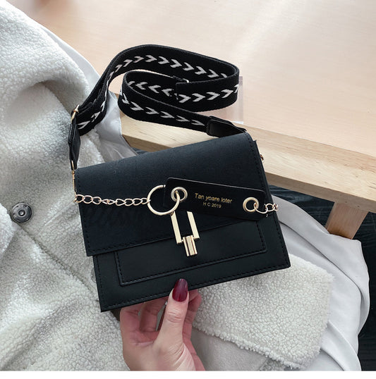 Casual textured chain shoulder bag